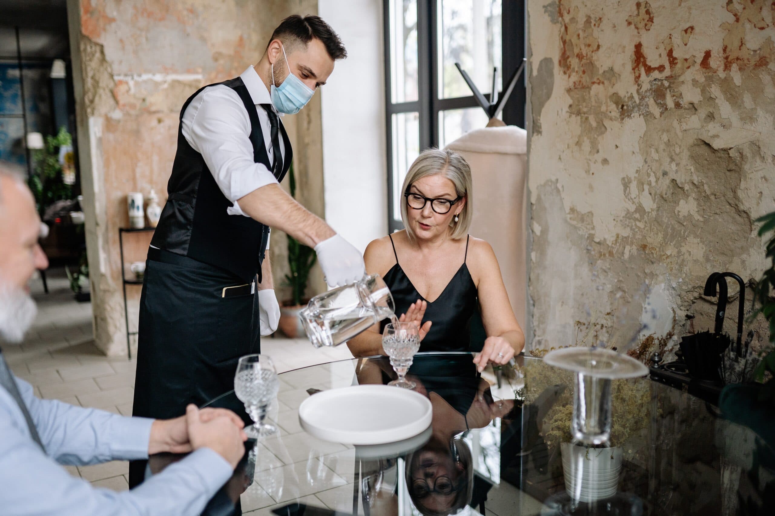 Effective Ways to Boost Internal Communication in Your Hotel for Maximum Efficiency with Talker